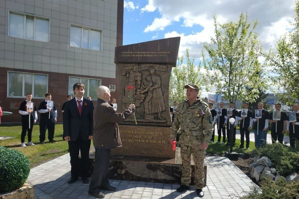 В Новосибирске открыли памятник труженикам тыла. Фото: правительство Новосибирской области.