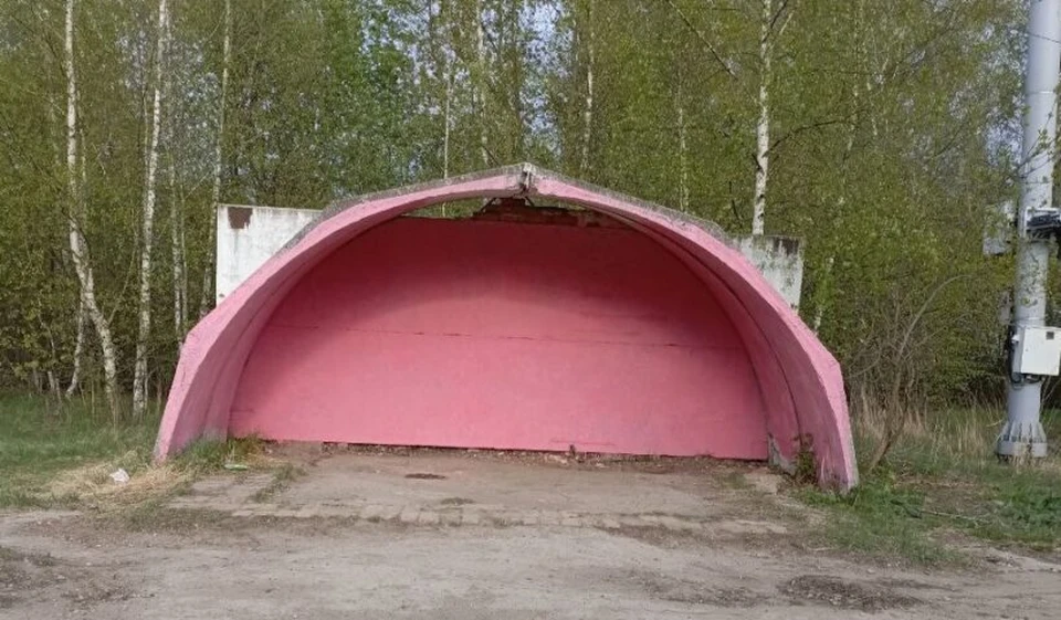Отремонтировали за свой счет автобусную остановку школьники из Донского Тульской области. ИА «За Новомосковск».
