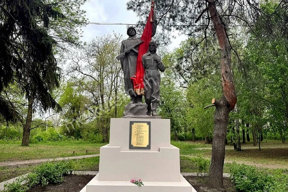 В дни празднования Великой Победы жители всех возрастов придут почтить память погибших земляков. Фото: ТГ/Кулемзин