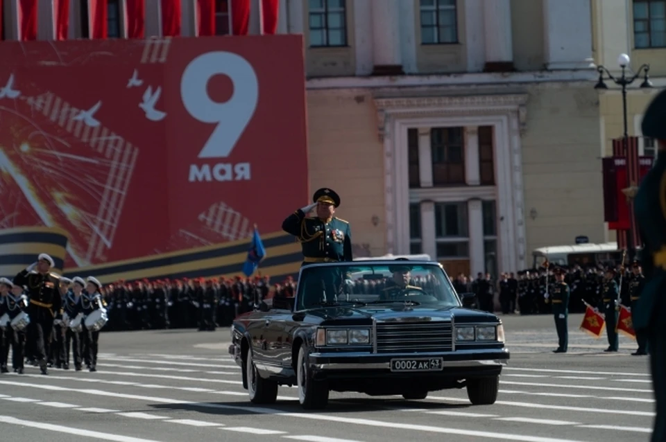 После парада колонны направятся по улице Московской к Вечному огню, где пройдет традиционное шествие Бессмертного полка.
