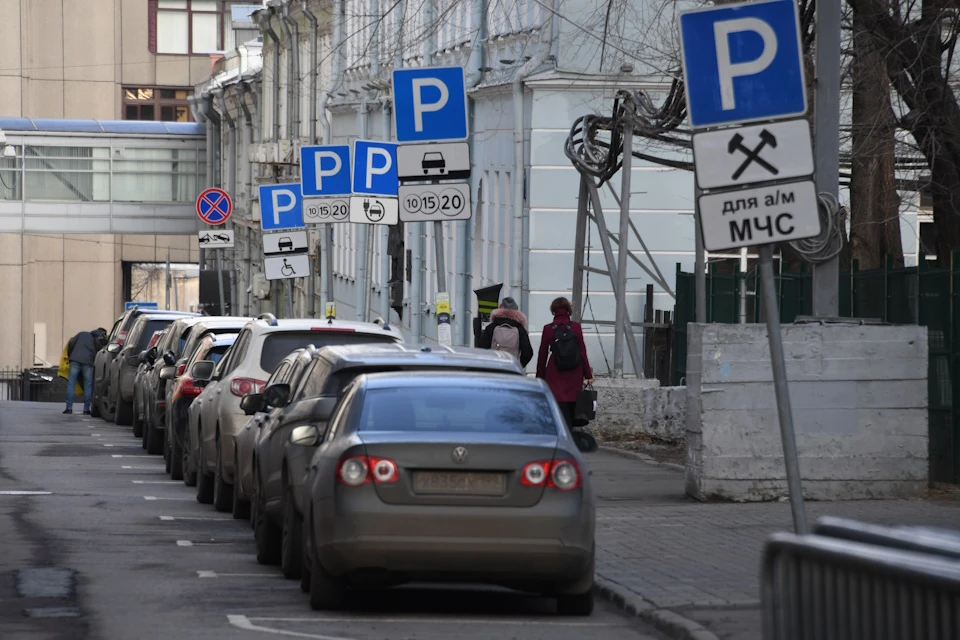 Парковка на всех улицах Москвы будет бесплатной в честь Дня Победы