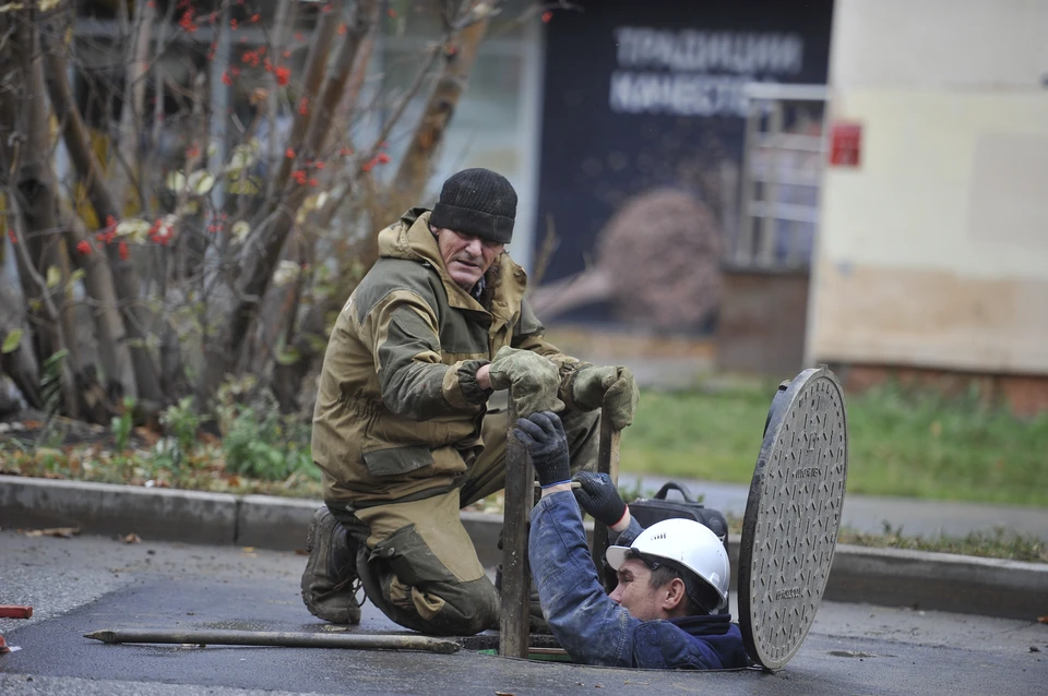 В городе проверяют состояние люков
