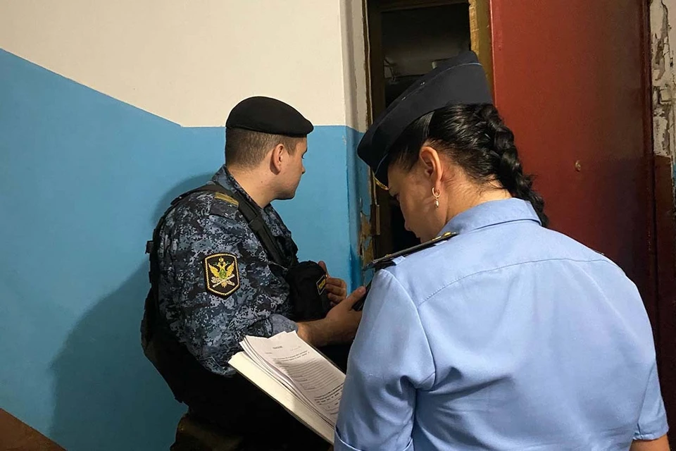 Пенсионерка смогла заселиться в комнату в коммуналке. Фото: ФССП по Петербургу