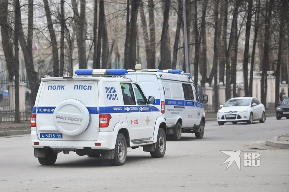 Вооруженный уралец пугал людей у супермаркета