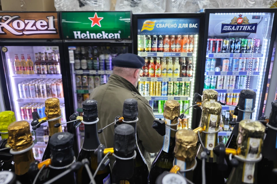 В Ленобласти предлагают увеличить время запрета на продажу алкоголя с 10 вечера до 11 утра.