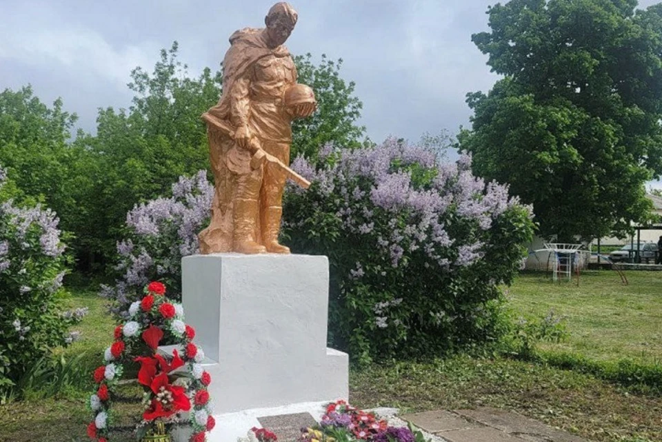 Благоустроить памятник помогли военнослужащие и общественники. Фото: t.me/AGShahtersk