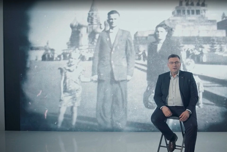 Первая история посвящена учителю математики Петру Дроздову. Фото: стоп-кадр видео от пресс-службы АНО «Центр знаний «Машук».