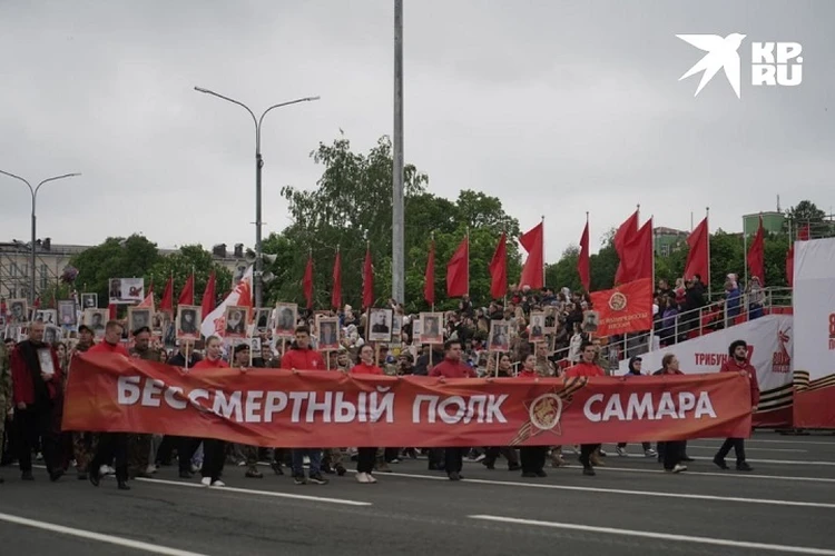 Вернулся спустя два года: в Самаре по площади Куйбышева вновь прошел многотысячный «Бессмертный полк»