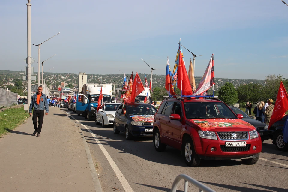 В Луганске прошел автопробег в День Победы