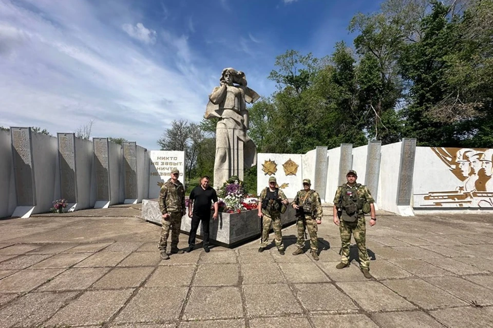 Полицейские почтили память советских воинов на освобожденных территориях в ДНР. Фото: МВД по ДНР