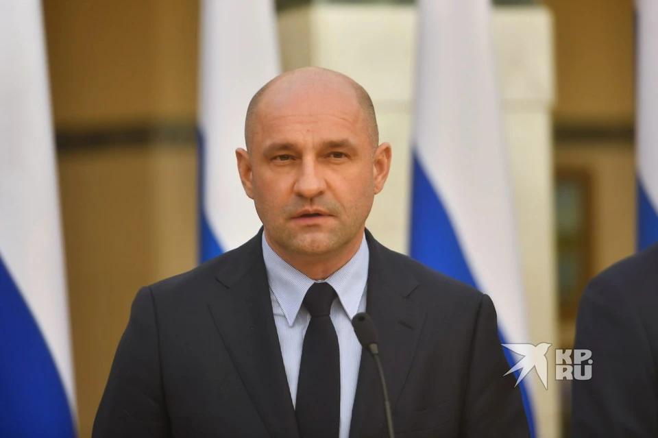 За руль мотоцикла сел и полномочный представитель президента РФ в Уральском федеральном округе Артем Жога