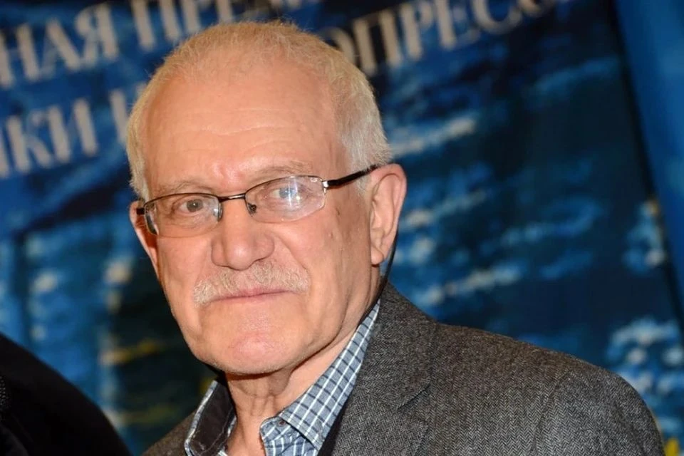 Режиссер Александр Митта страдает от болей и находится в критическом состоянии