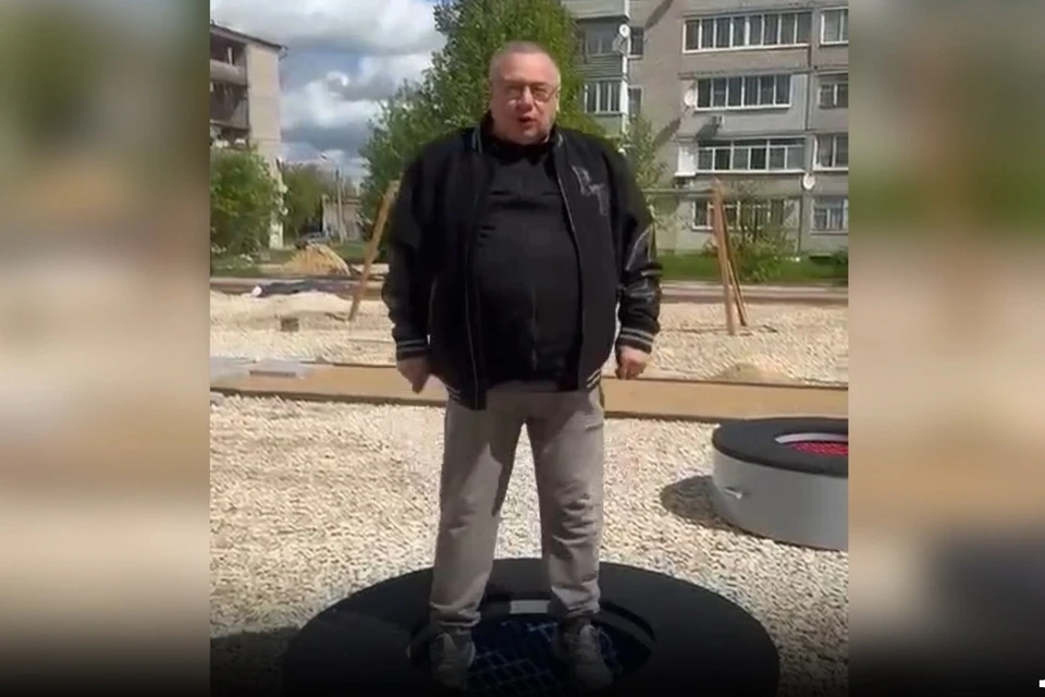 Мэр Касимова Иван Бахилов испытал новые батуты