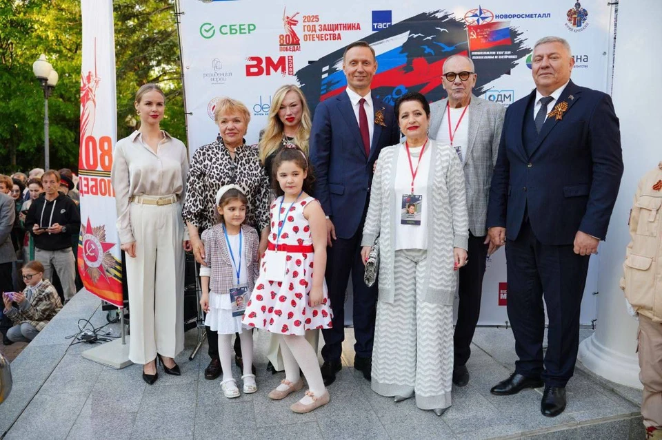 Жюри и участники кинофестиваля. Фото: t.me/kravchenko_glava_nvrsk