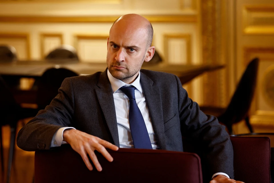 Le Figaro: Глава МИД Франции Барро хочет схватить за горло Россию