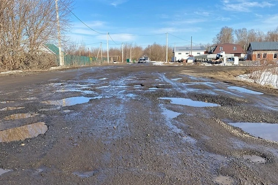 По сути, поселок является крупным производственным центром Марий Эл, а по улицам тут не проехать.
