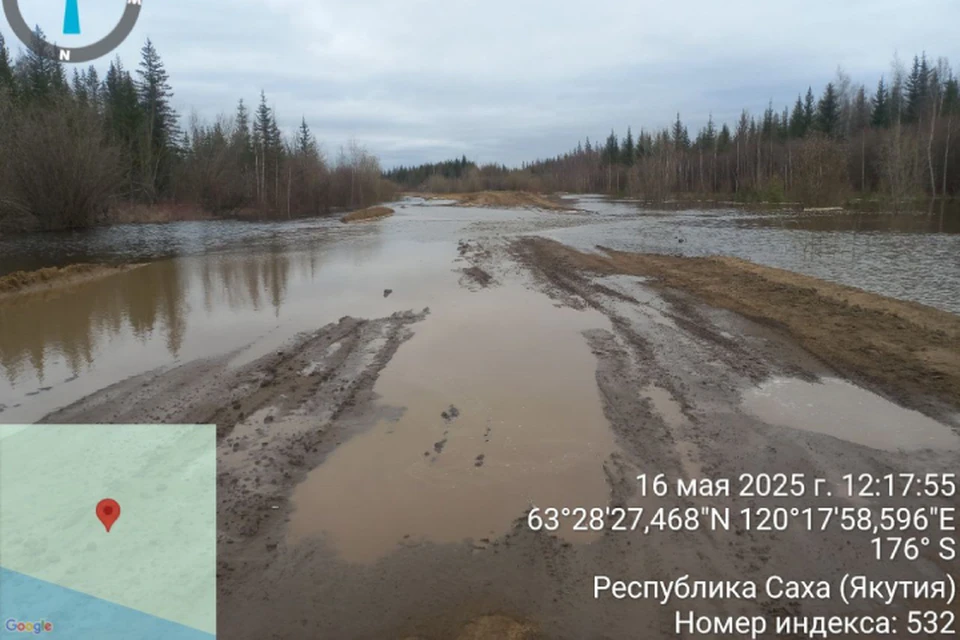 Подтопило участки на 660 километре трассы в Верхневилюйском районе. Фото: оперштаб РС (Я)