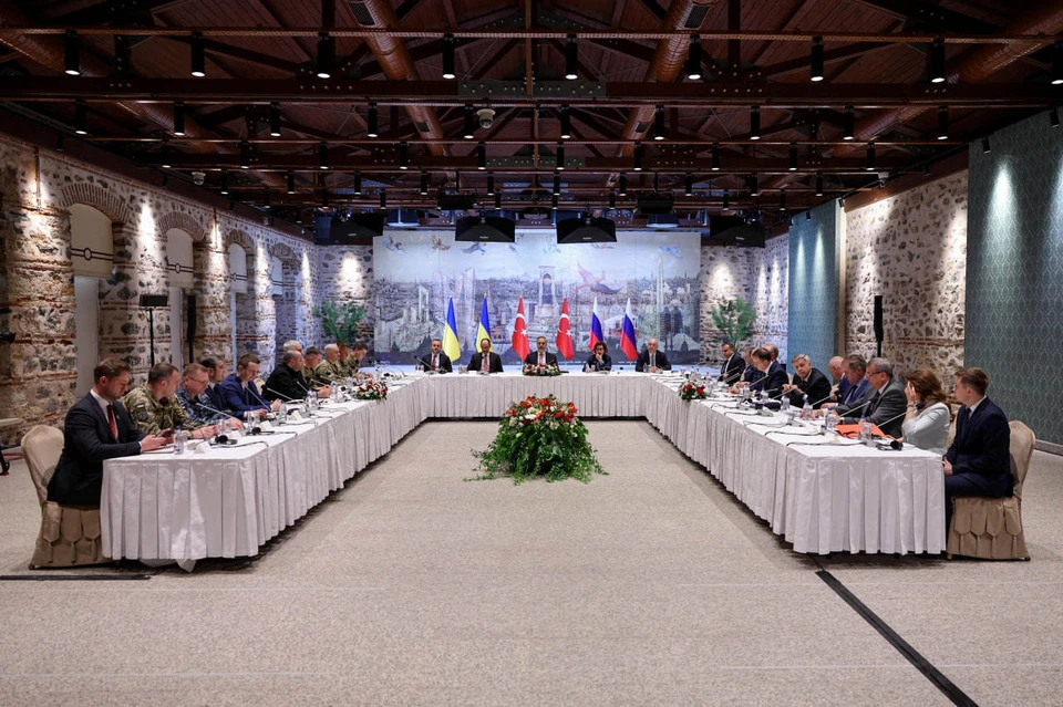 Украинская делегация на переговорах с Россией позвала переводчика