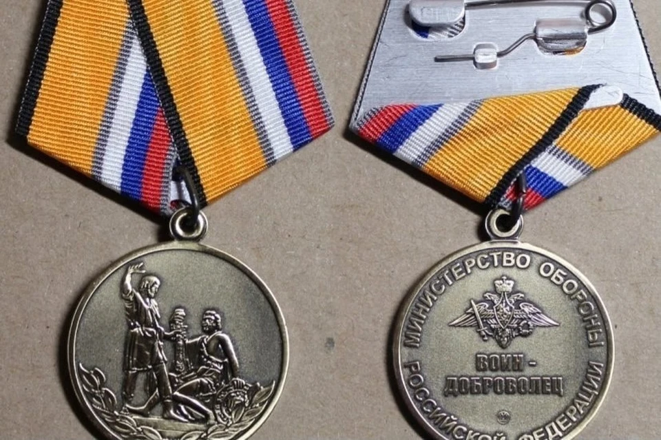 Удостоены наград те, кто прослужил в отряде год и больше. Фото: пресс-служба Первого отдела ОКВ