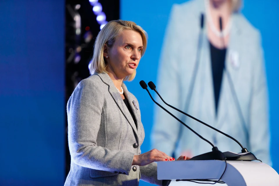 Бринк заявила, что из-за политики Трампа по отношению к Украине решила уйти из администрации США