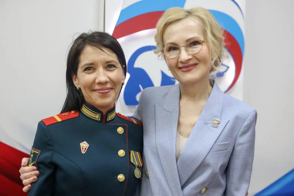 Ирина Яровая стала наставником финалистки конкурса, Героя России Людмилы Болилой. Фото: ER.RU.