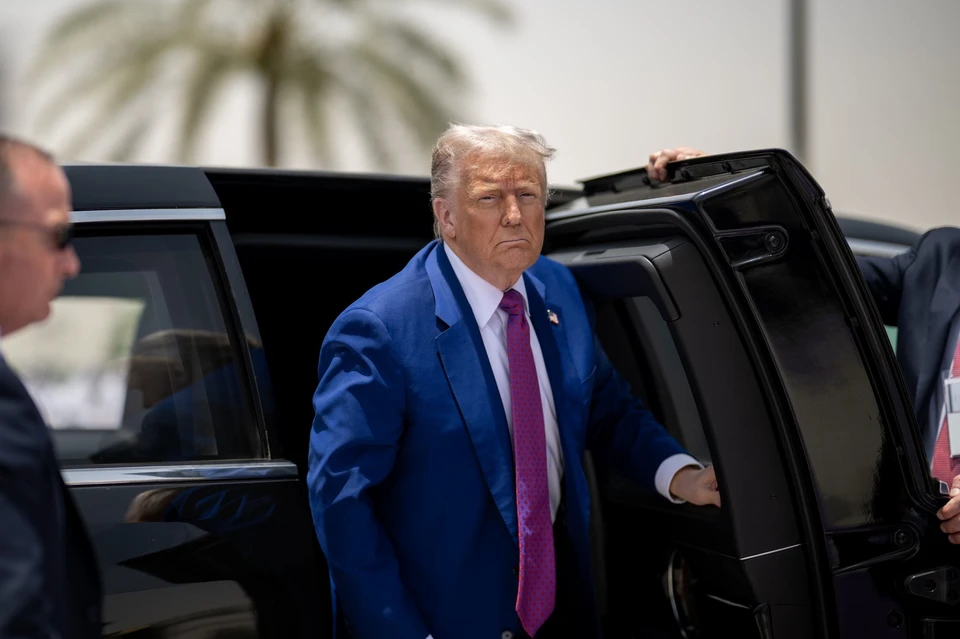 Правоохранители из США увидели призыв к убийству Трампа в публикации бывшего главы ФБР Коми