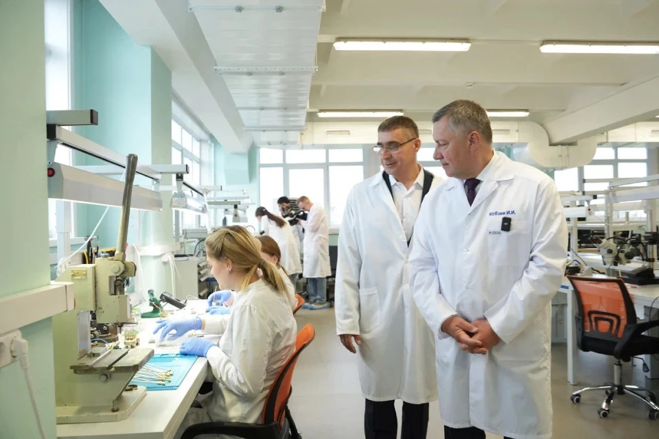 Губернатор Игорь Кобзев посетил Иркутский релейный завод.