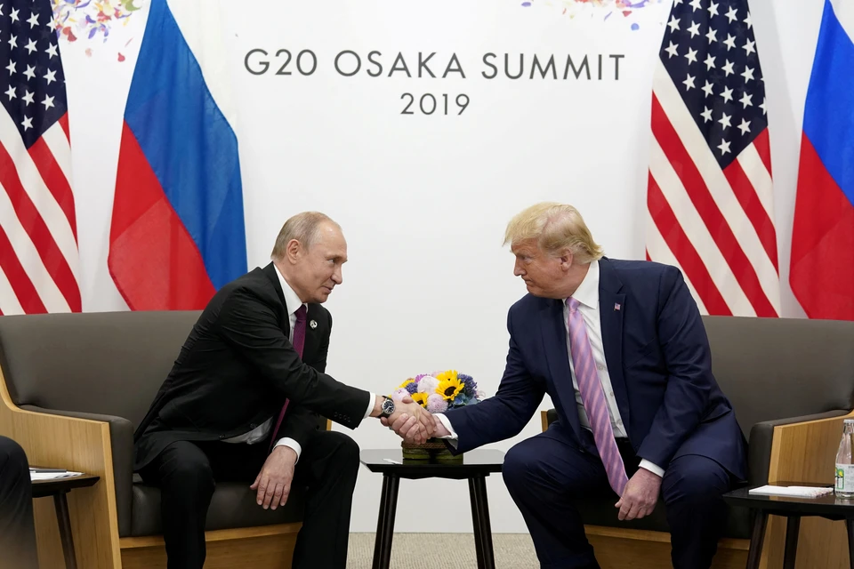 Ушаков заявил, что Путин и Трамп не хотели заканчивать разговор