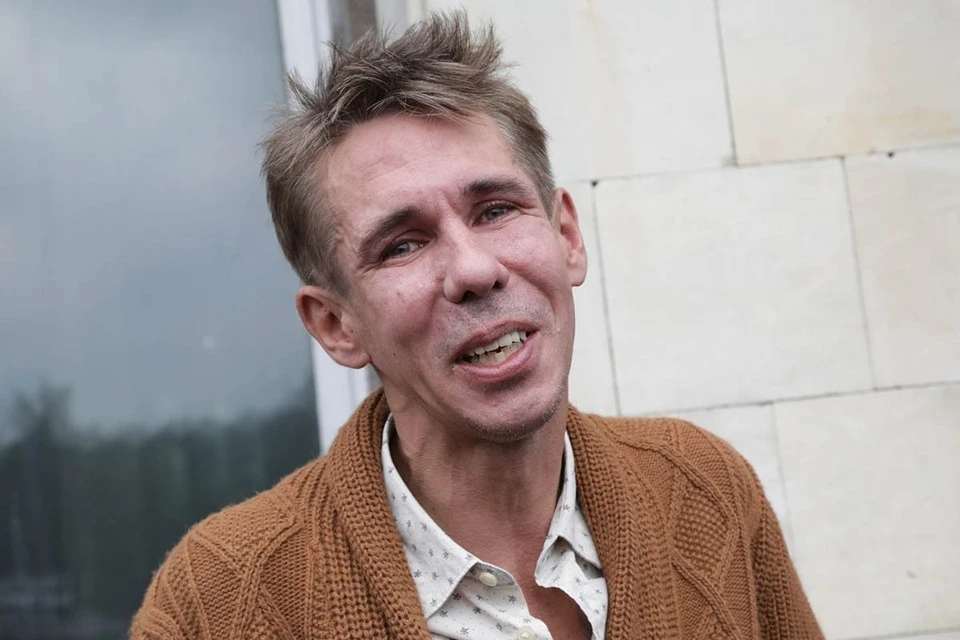 Уехавший из России актер Алексей Панин* извинился за сорванный спектакль в США