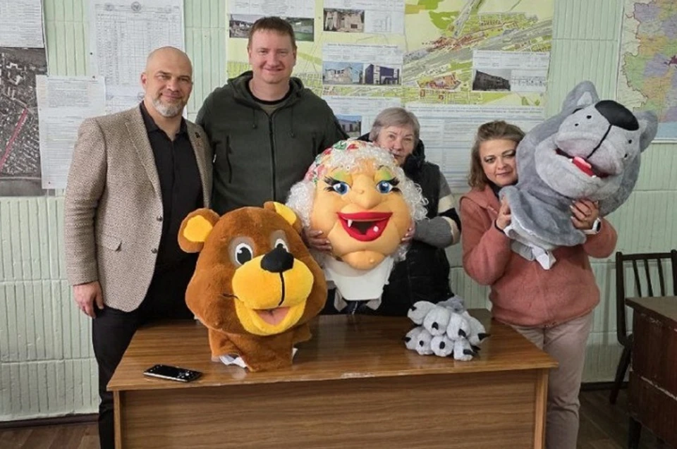 Подарок пришелся как нельзя кстати, учитывая предстоящий День защиты детей и необходимость организации досуга для школьников в летних лагерях. Фото: Администрация Дебальцево