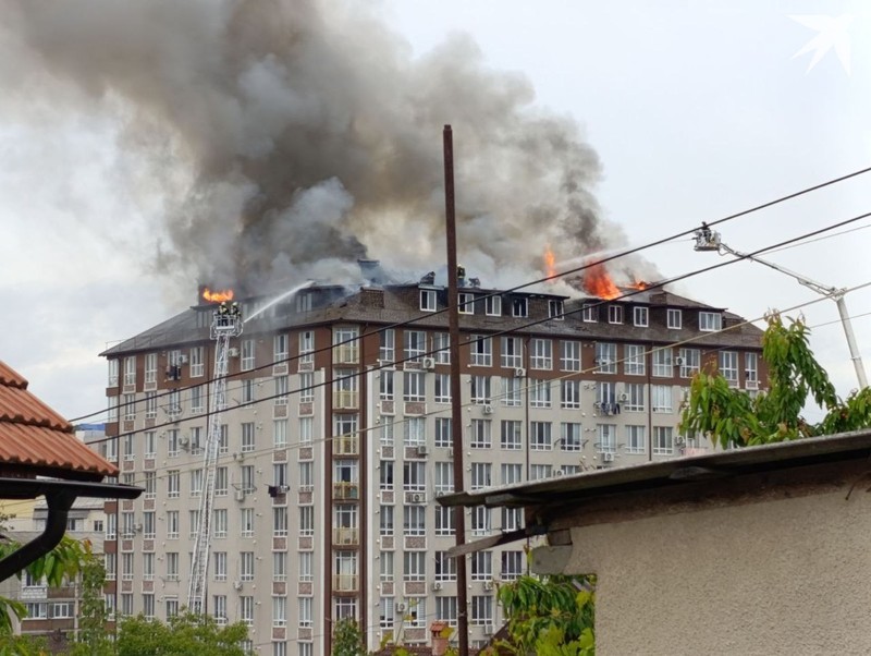 В проекте многоэтажки не было предусмотрено мансарды. Фото: КП