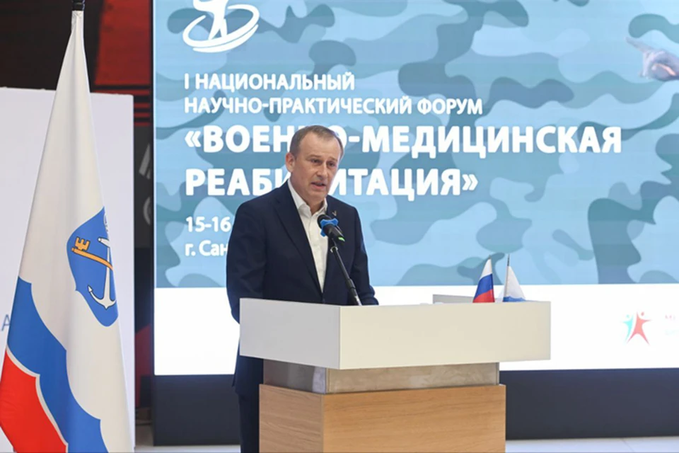 Дрозденко подчеркнул, что кластер оказывает также психологическую помощь участникам и ветеранам СВО.