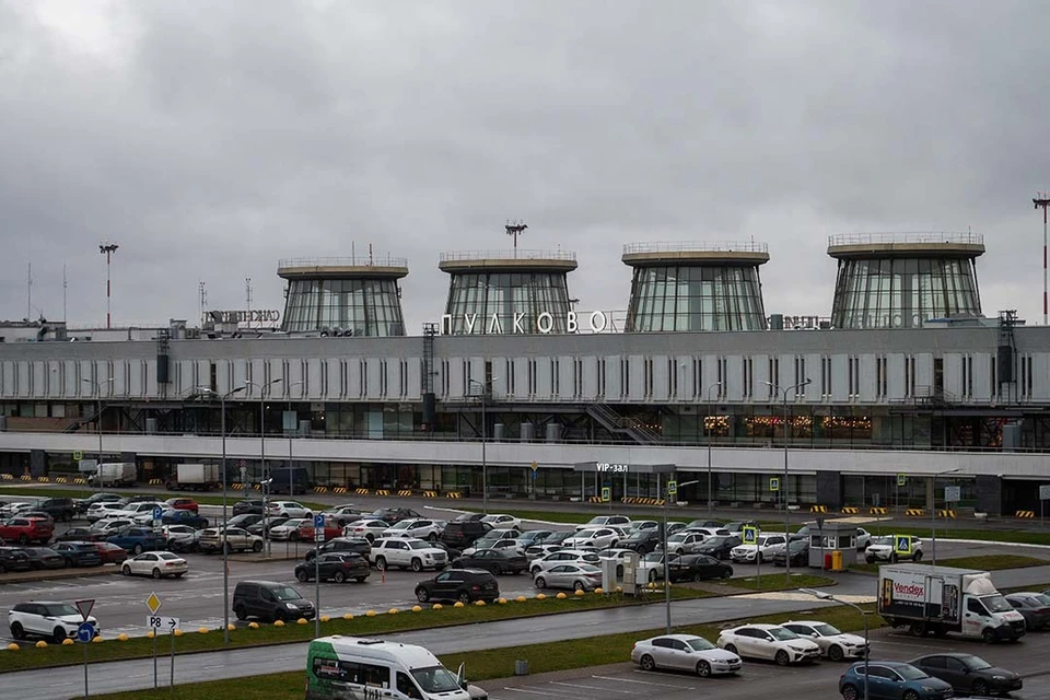 Несколько самолетов отменили.