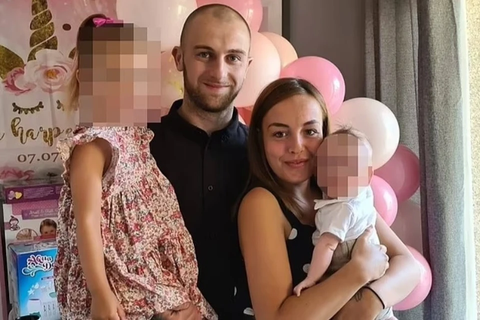 Люк и Бет Мартин с двумя детьми приехали в Турцию в конце мая