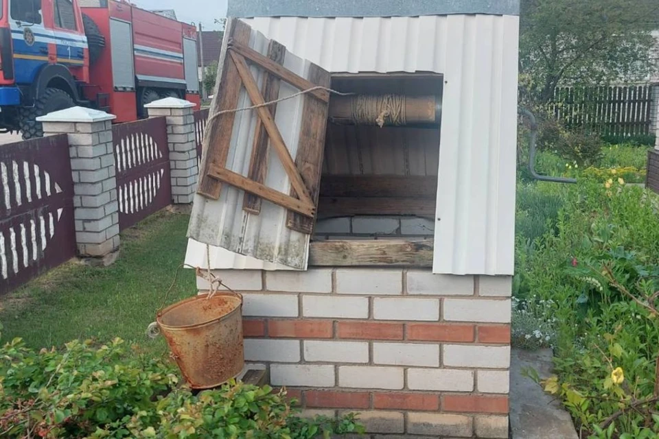 Женщина упала и утонула в колодце глубиной семь метров в Поставах. Фото: vitebsk.mchs.gov.by