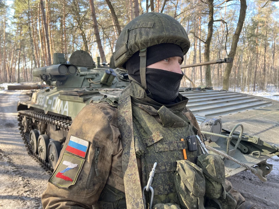 Военный самолет Ил-76 сел на подмосковном аэродроме, на борту - 270 освобожденных из плена солдат РФ
