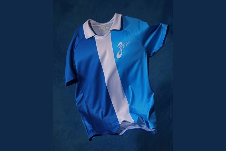 Юбилейная форма выполнена в фирменных цветах клуба. Фото: /t.me/fczenit