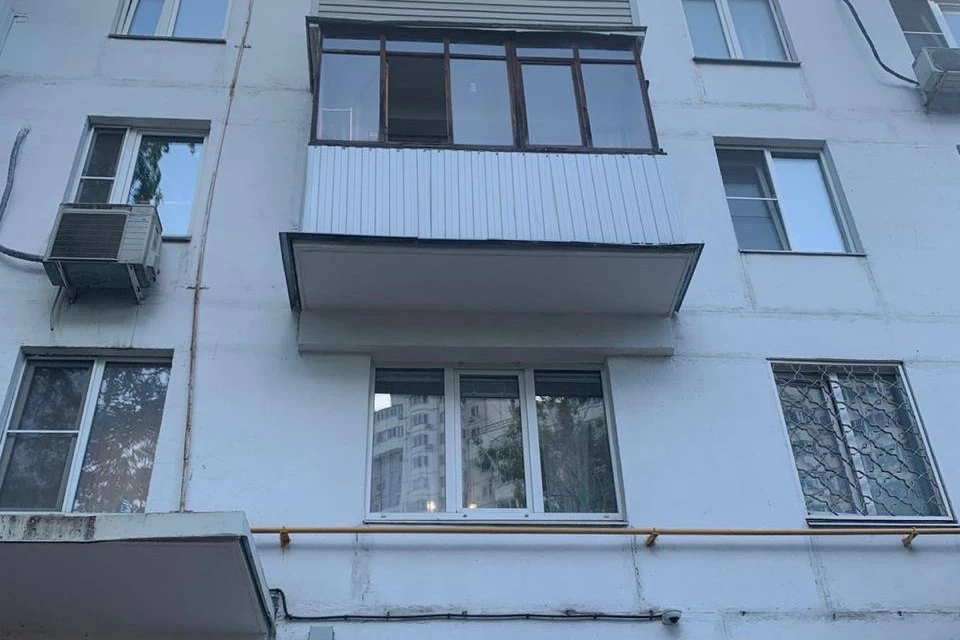 На востоке Москвы двухлетняя девочка выпала из окна