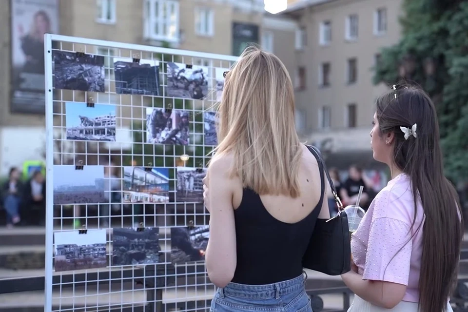 В ДНР провели кинопоказ и фотовыставку ко Дню начала боев за Донецкий аэропорт. Фото: Молодая Республика
