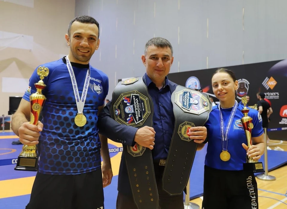 Чемпионы России по панкратиону Зограб Оганян и Дарья Крапивина. Фото: Управление спорта