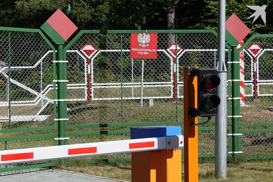 "Минсктранс" из-за длительного прохождения границы пересаживает пассажиров на погранпереходе Брест-Тересполь. Фото носит иллюстрационный характер.