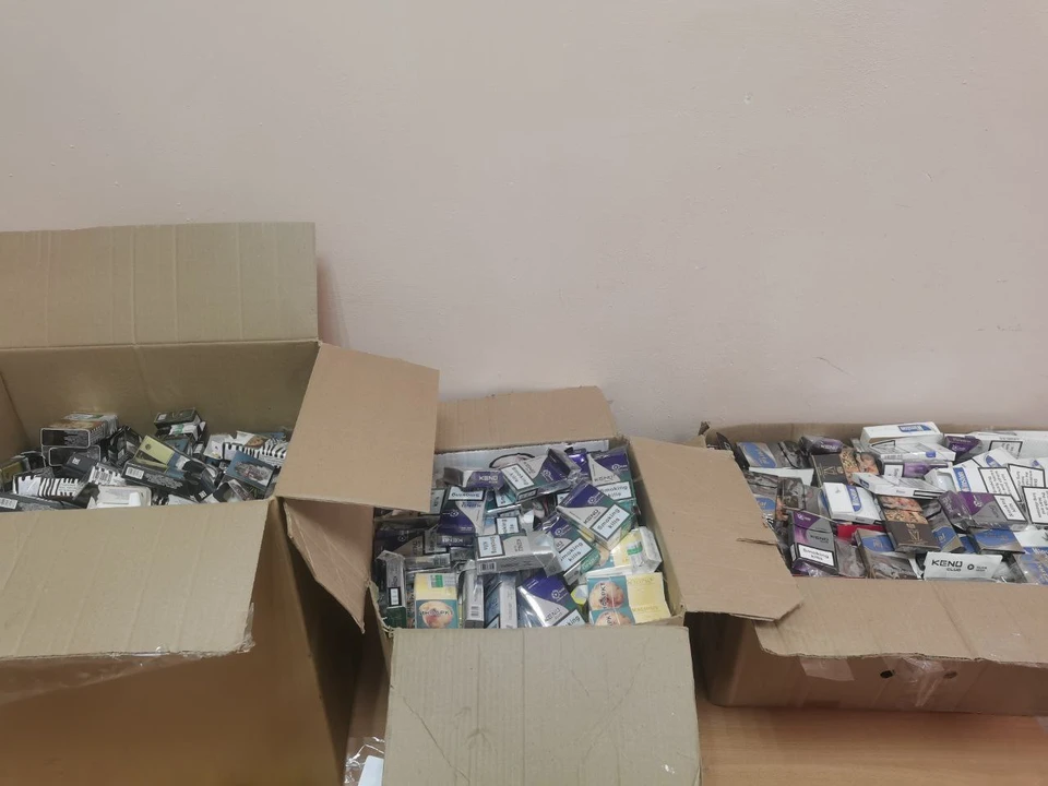 Контрафактные сигареты изъяли полицейские.