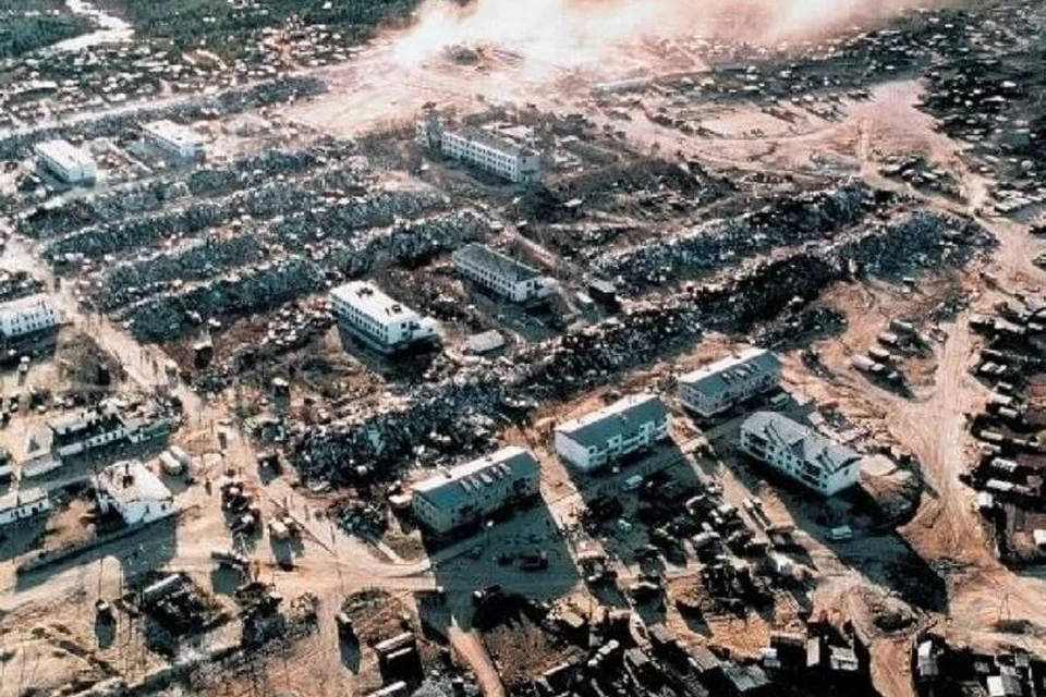 Дома за секунды сложились, как карточные домики. Фото: МЧС России