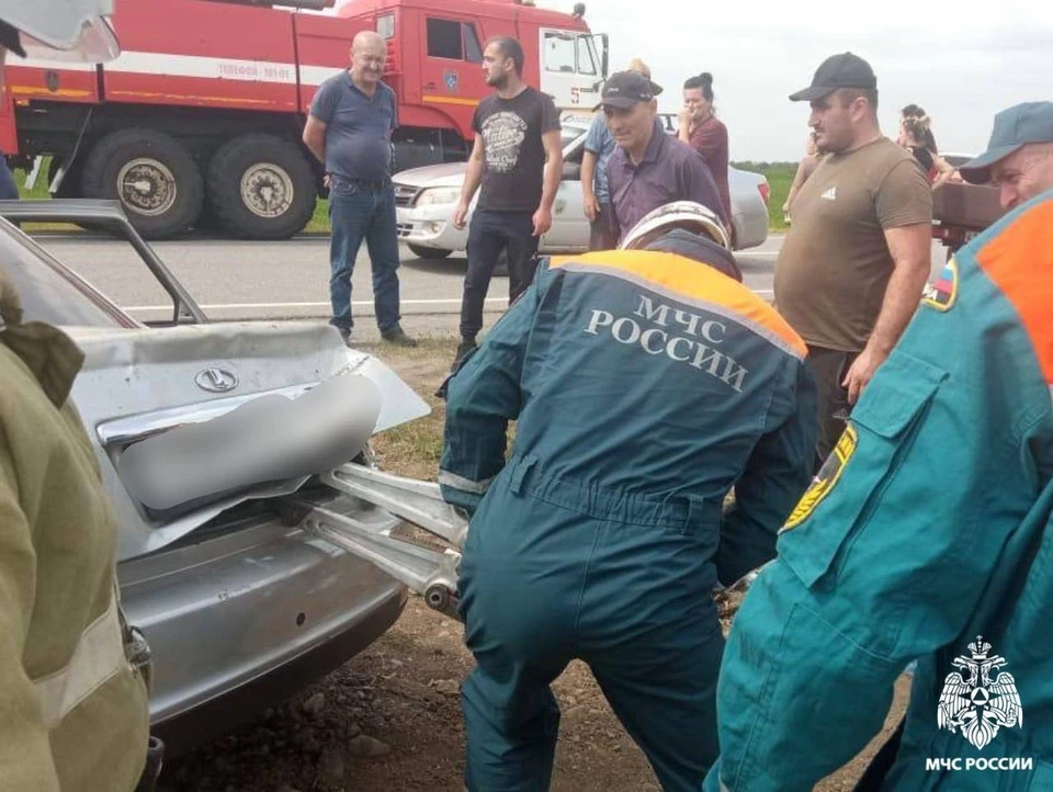 Пять человек погибли в аварии на трассе Северной Осетии. Фото: МЧС России