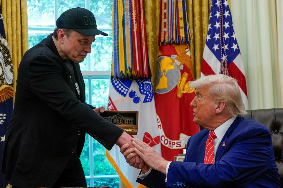 Трамп подарил предпринимателю Маску на прощание золотой ключ от Белого дома