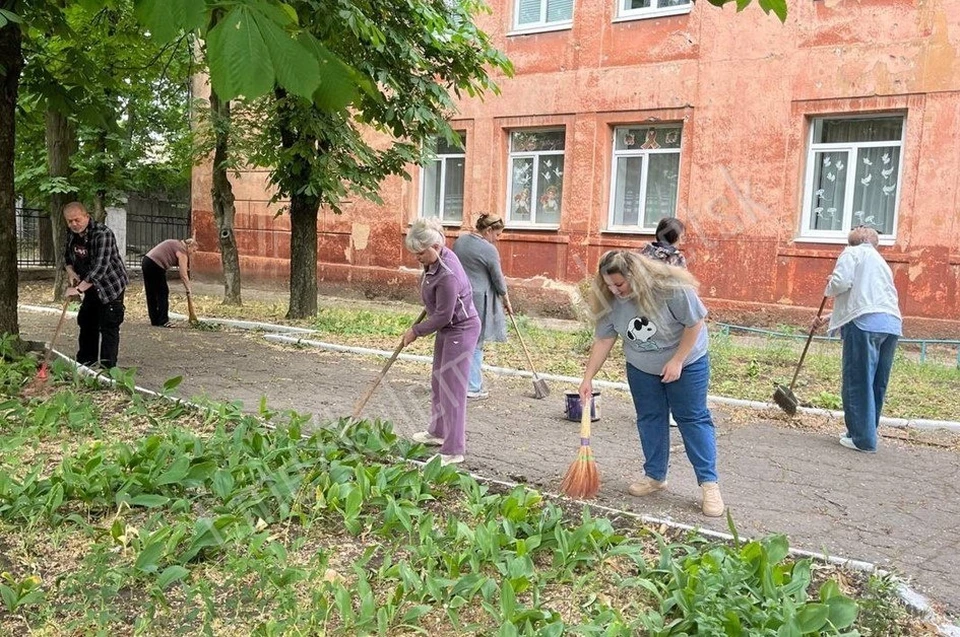 Общими усилиями жители Донецка собрали 337 кубометров мусора. Фото: ТГ/Кулемзин