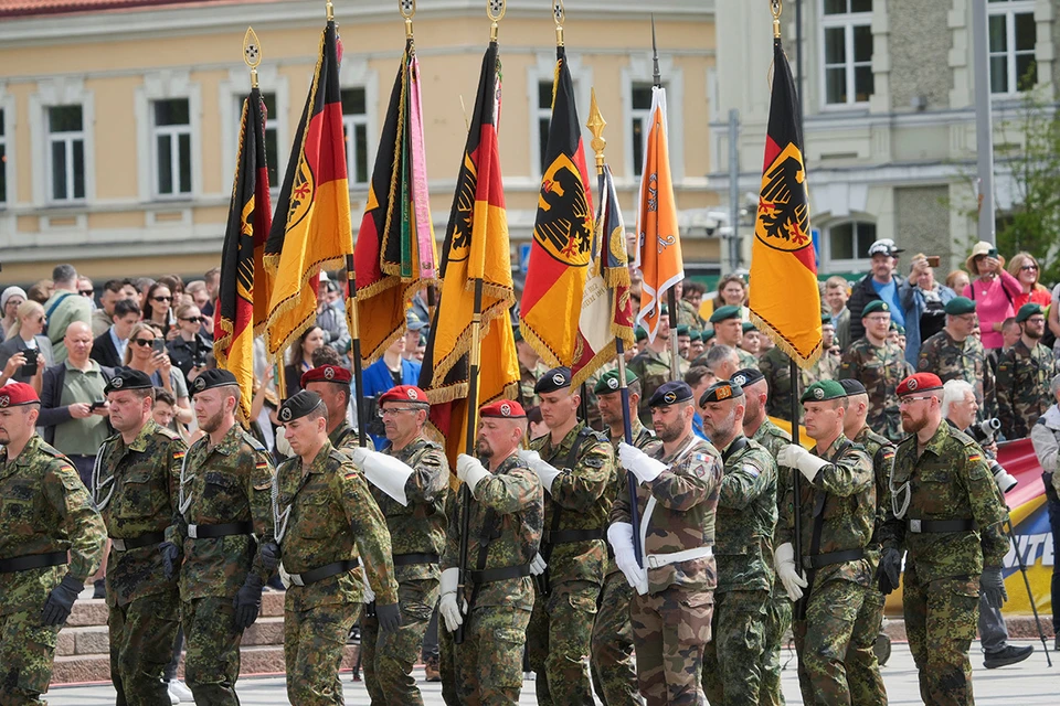 Германия впервые со времен Третьего рейха и нацистской идеологии отправила собственные армейские подразделения базироваться в другую страну, в Литву.