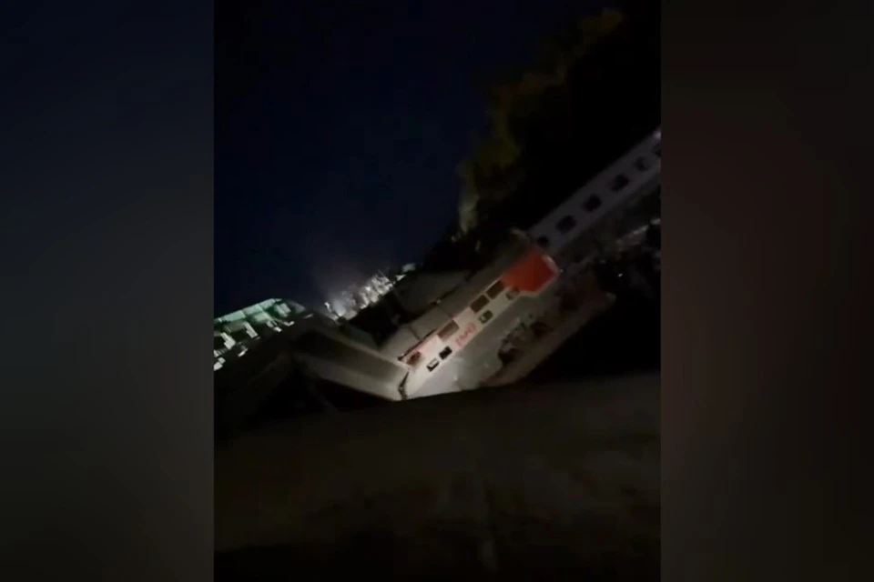 Видео с места обрушения моста в Брянской области появилось в сети. Фото: кадр из видео.