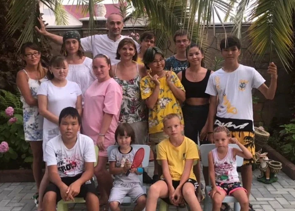 Четыре семьи из Красноярского края получили медали ордена «Родительская слава». На фото: семья Кушнир. Фото: краевое правительство