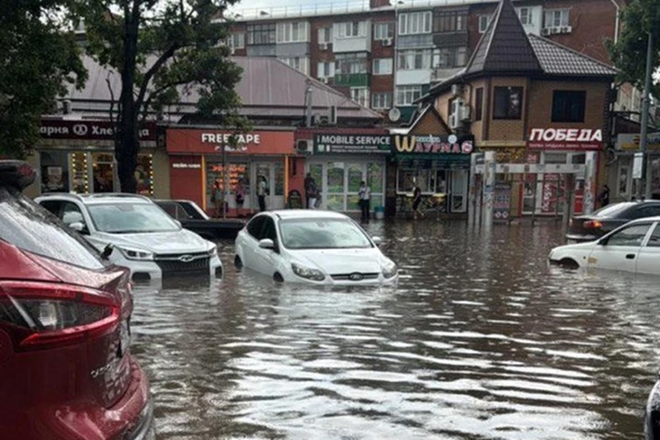 Машины ушли под воду